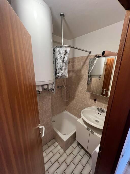 Kleines Apartment Im Zentrum Von Wuerzburg Exteriör bild